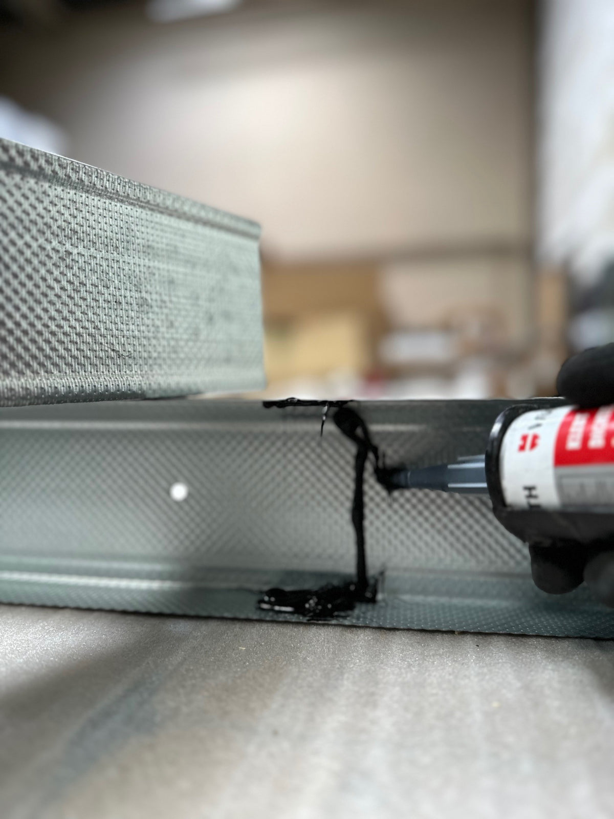 Metal image 1: profile contact point before applying adhesive
